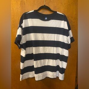 Women’s old navy. T shirt